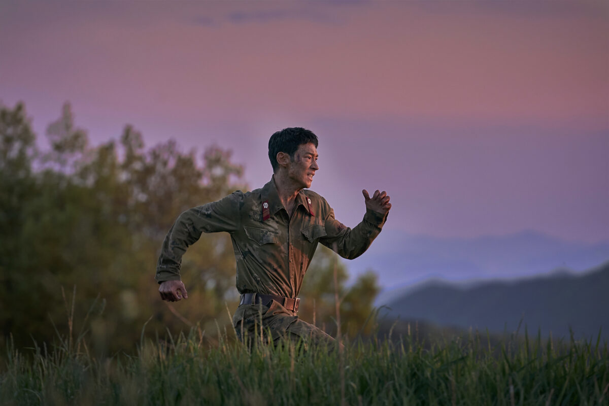 REVIEW] Journey of a North Korean Soldier's Struggles in 'Escape', Starring Lee  Je-Hoon - KAvenyou.com