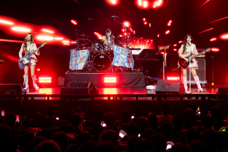 Rockation QWER Rocks The Crowd In Singapore At Their First World Tour - KAvenyou.com