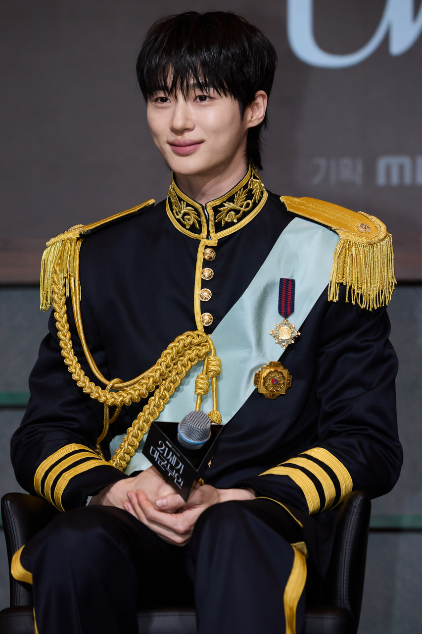 [PRESS CONFERENCE] The Cast of 'Perfect Crown' on Royal Roles, Modern ...